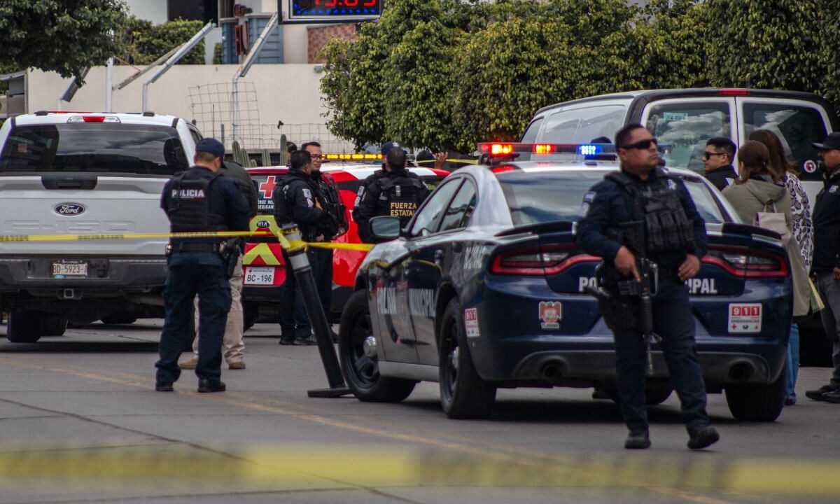 Civiles armados atacan a efectivos de la Fuerza Estatal de Seguridad Ciudadana en Tijuana.
