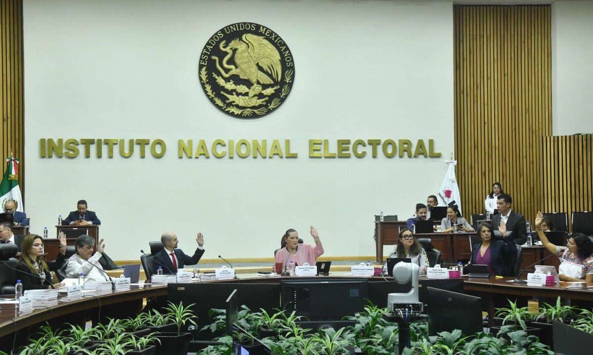 El INE aprobó medidas cautelares y una tutela preventiva contra la candidata a ministra Ingrid Tapia, por publicidad financiada en Facebook.