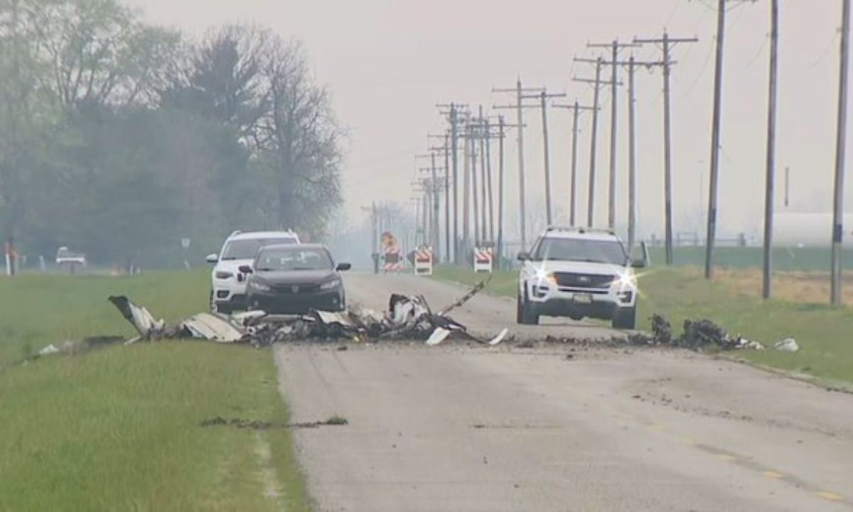 Mueren 4 personas por caída de avioneta en Illinois.