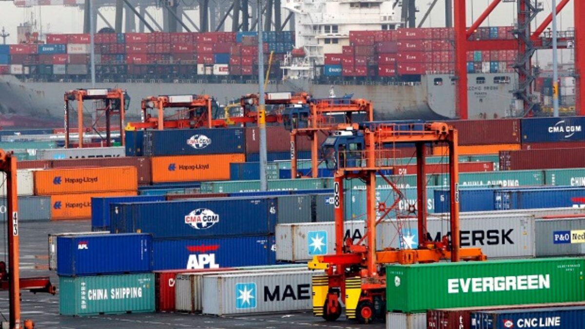 Durante marzo, el superávit comercial fue de 3 mil 443 millones de dólares.