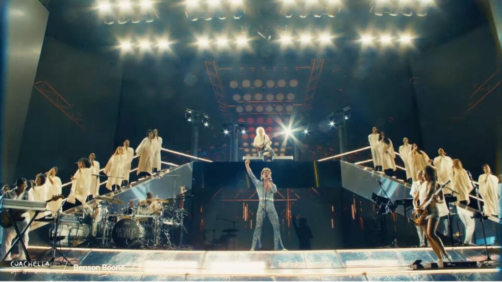 Benson Boone y Brian May sorprenden con homenaje a Queen en Coachella. Noticias en tiempo real