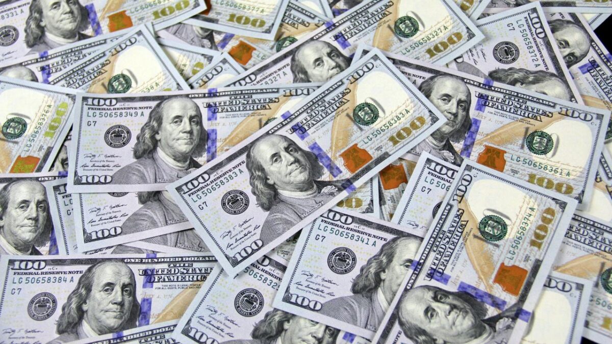 Durante febrero llegaron a México 4 mil 459 millones de dólares por remesas.