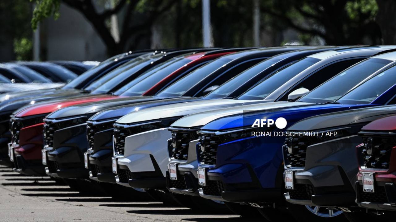 Canadá impone aranceles de 25% a los autos estadounidenses; medida entra en vigor esté miércoles.