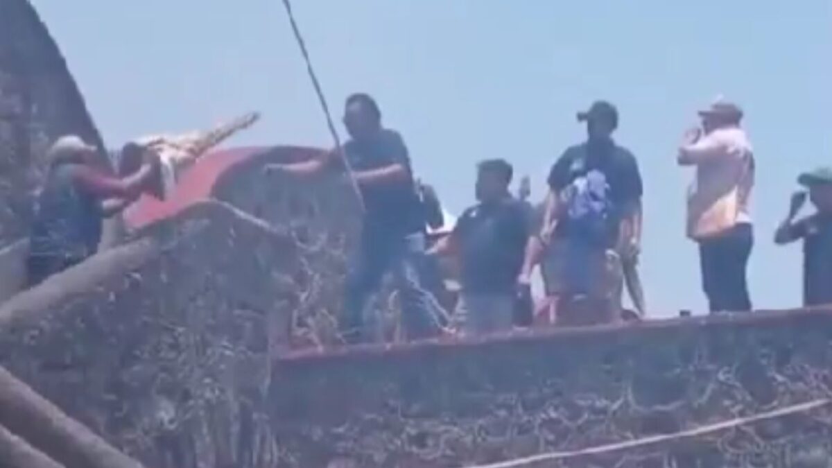 Tras explosión de pirotecnia en la iglesia principal, cancelan fiesta patronal en San Pedro Mártir.