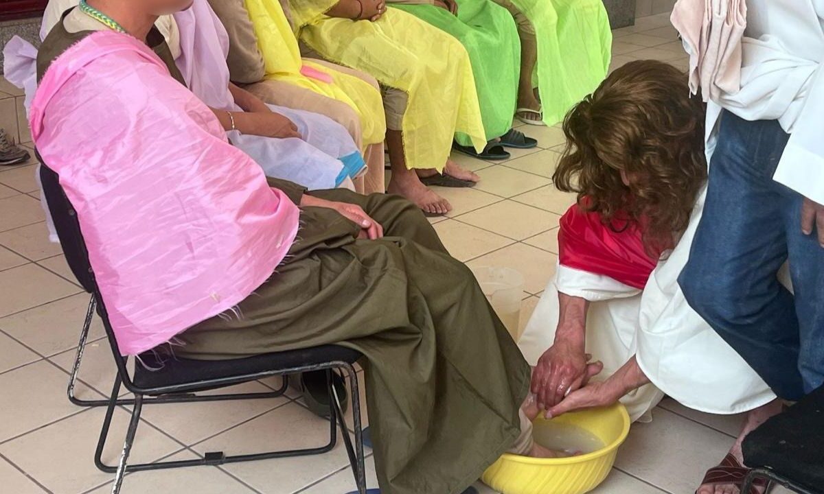 Para refrendar su fe, personas privadas de la libertad participaron en la liturgia del lavatorio de pies en esta Semana Santa, en CDMX.