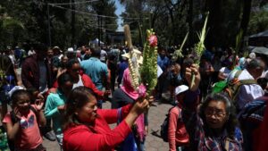 Más de 12 mil personas se dieron cita en la alcaldía Iztapalapa para celebrar el Domingo de Ramos y el inicio de la 182 Representación de la Semana Santa en dicha demarcación; acompañaron la procesión y fueron testigos de la escenificación de pasajes bíblicos.