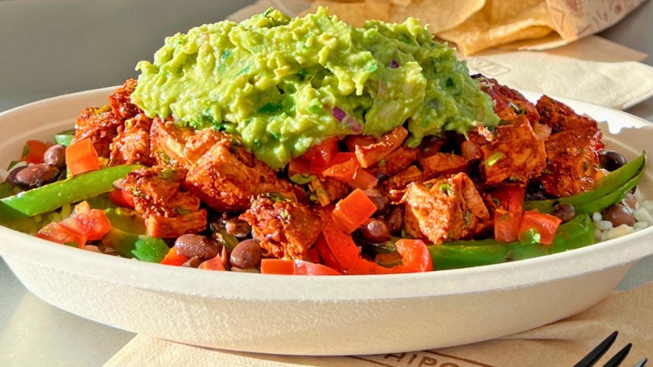 Una de las cadenas más populares en Estados Unidos, Chipotle Mexican Grill, llegará a México en 2026 de la mano de Grupo Alsea; entérate.