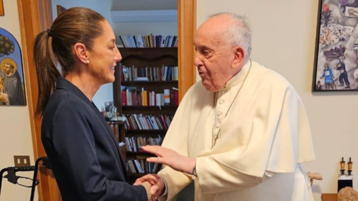 La presidenta de México, Claudia Sheinbaum, afirmó que la muerte del Papa Francisco es una pérdida para "los católicos y los que no son".