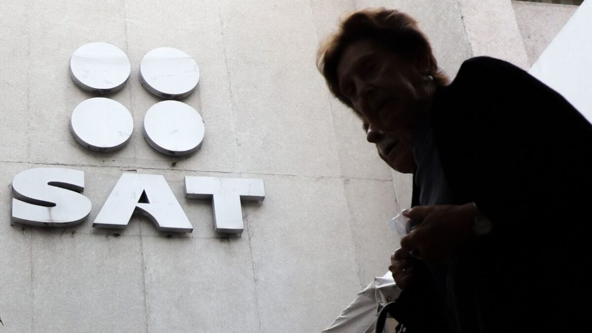 ¿Cómo consultar la devolución del saldo a favor del SAT en 2025?