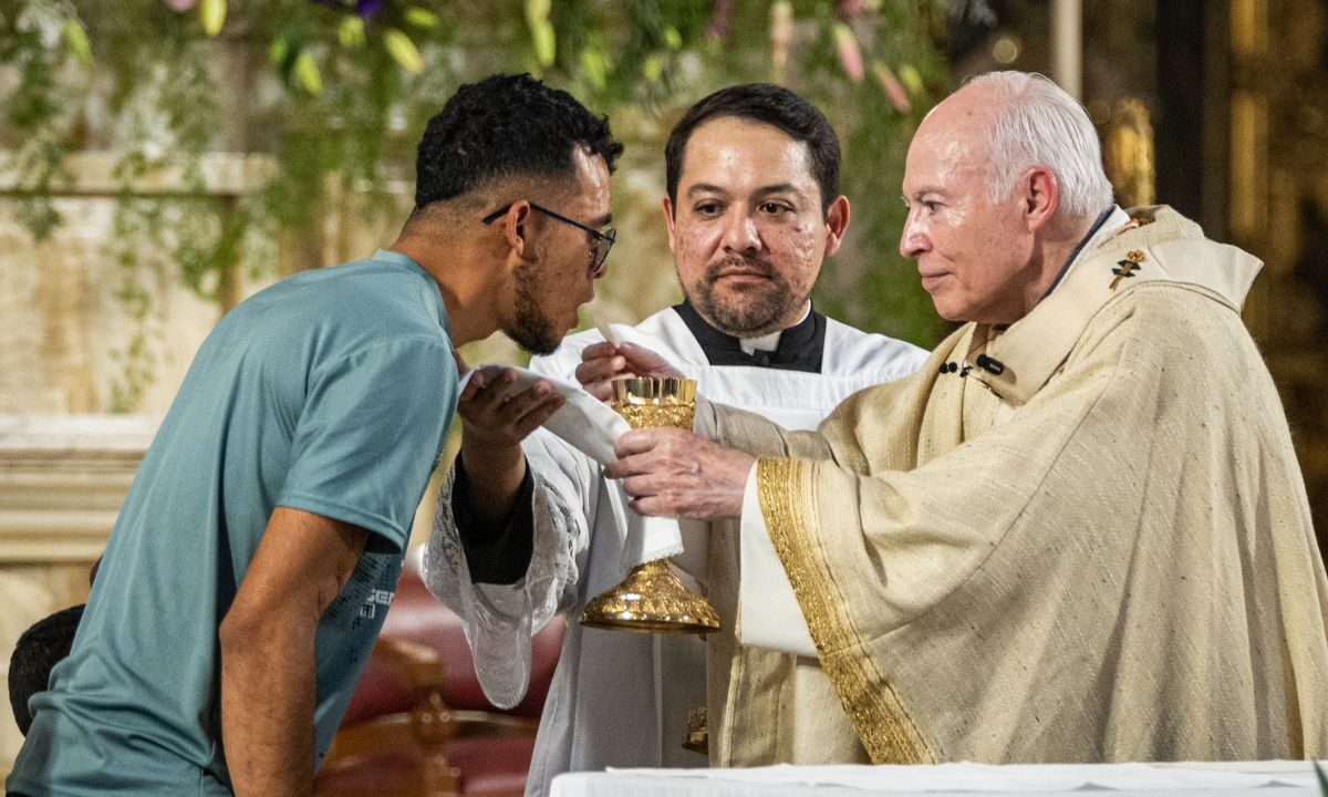 Los capitalinos aprovecharon los días libres para presenciar el Viacrucis en Iztapalapa, visitar el Bosque Chapultepec o darse un chapuzón en un balneario público.