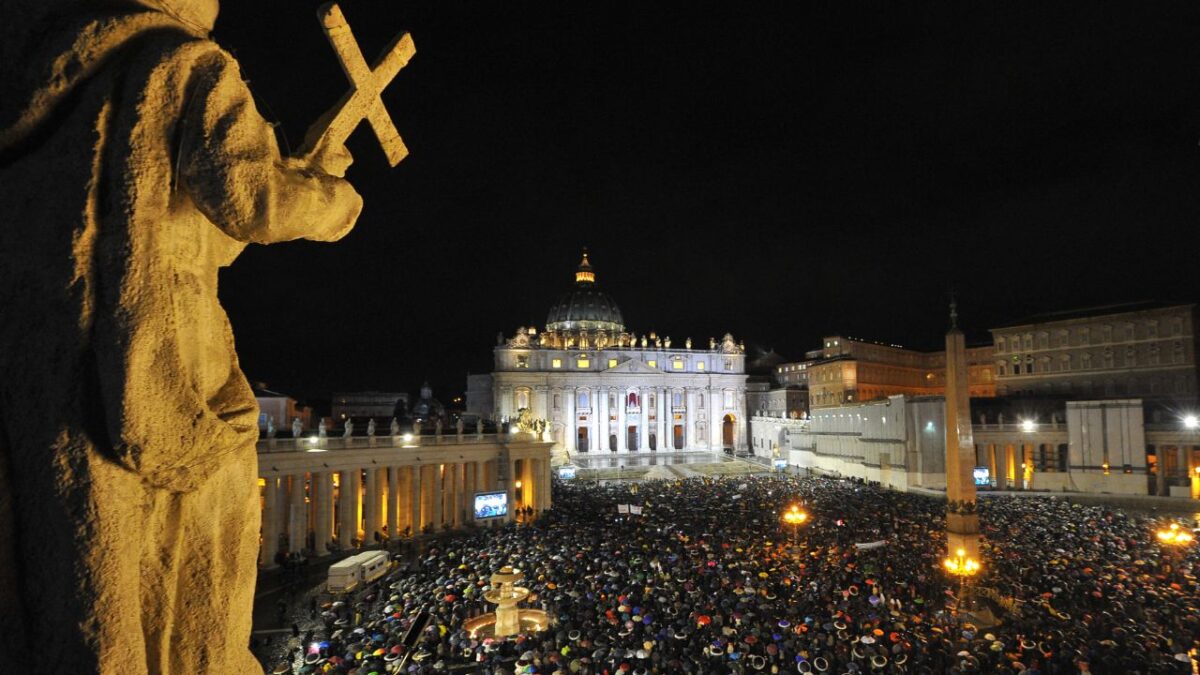 Parolin y Tagle son favoritos para cónclave, mientras Becciu queda fuera. La elección podría definir continuidad o cambio.