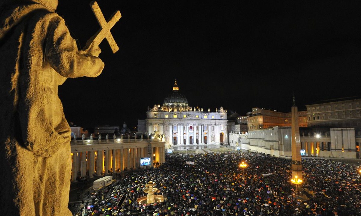 Parolin y Tagle son favoritos para cónclave, mientras Becciu queda fuera. La elección podría definir continuidad o cambio.