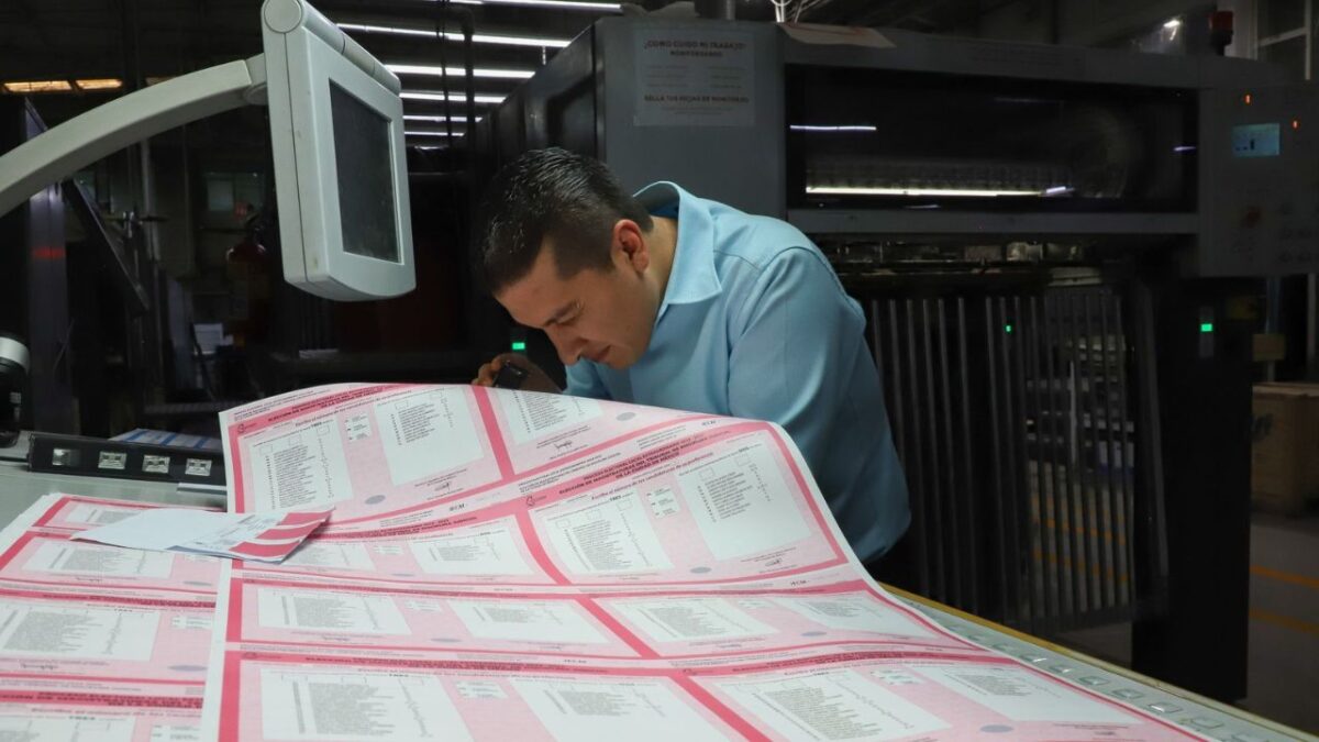 El INE y Talleres Gráficos de México concluyeron la impresión de 601 millones 987 mil 276 boletas para la próxima elección judicial.