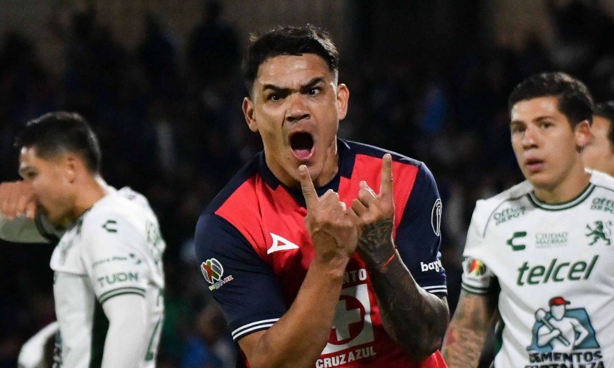 Cruz Azul remontó al León en CU y se coloca segundo de la tabla general con 32 unidades.