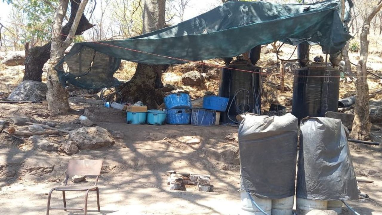 Defensa destruye laboratorio de metanfetamina en Guerrero