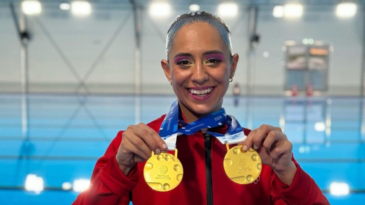40 años tiene Adriana Loftus desde su llegada a la Selección Nacional de Natación Artística, en la que ha estado por períodos intermitentes