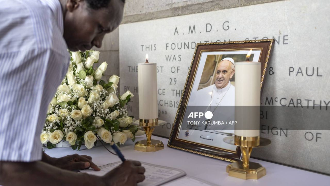 Ecuador declara tres días de duelo por la muerte del papa