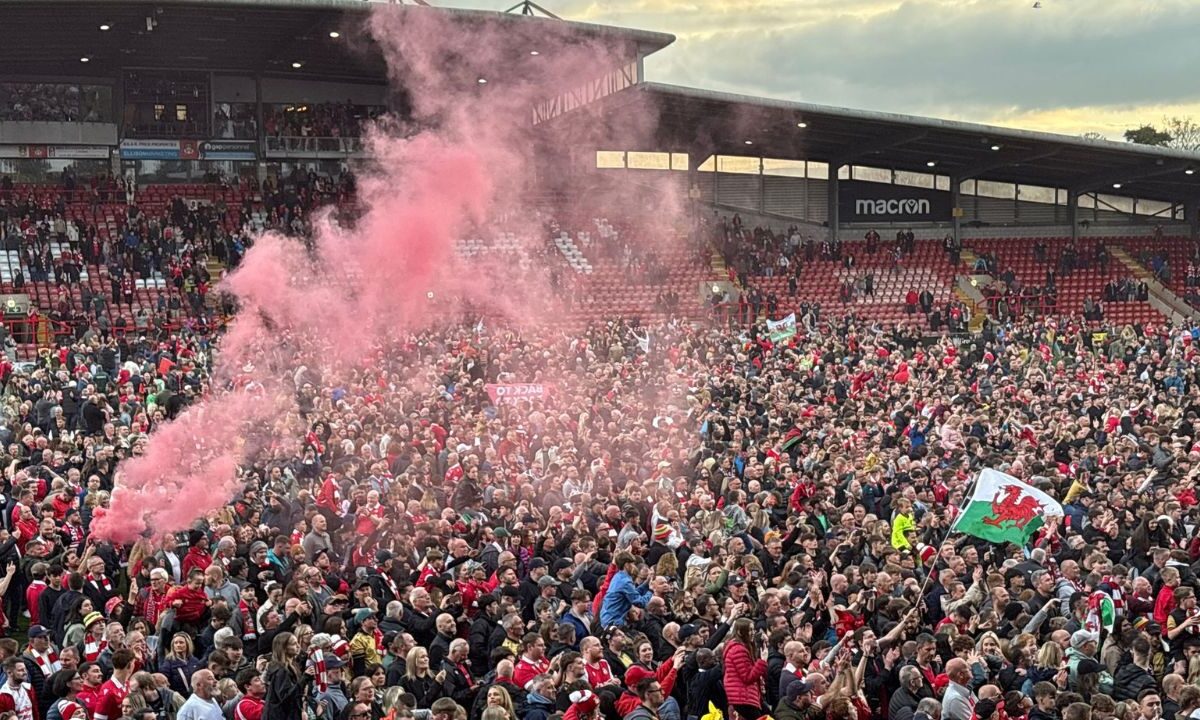 El Wrexham de Ryan Reynolds y Ron McElhenney ascienden a la Championship