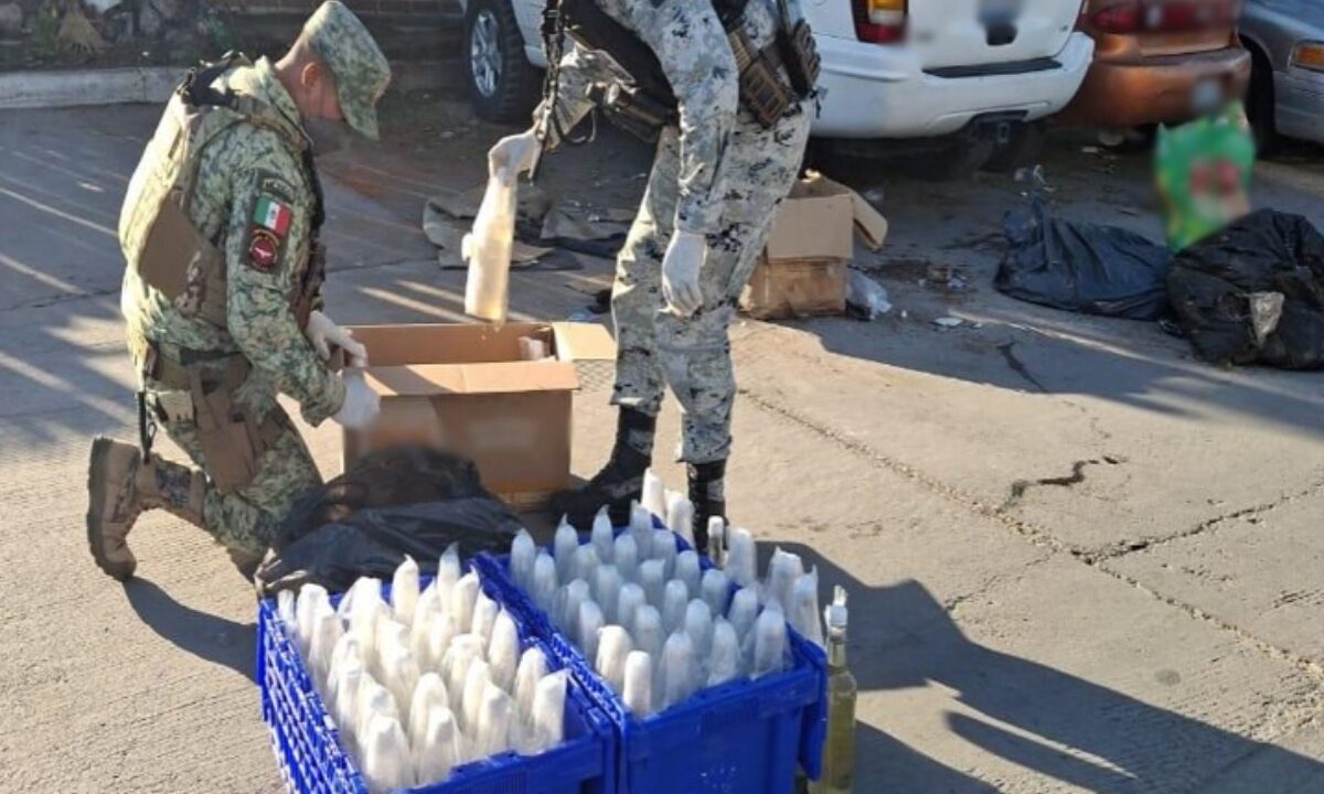 Metanfetamina encontrada en botellas de mezcal