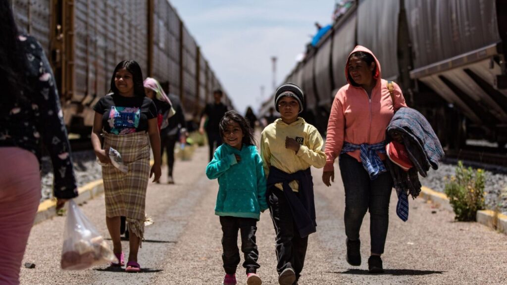 En soledad, mil 762 infantes migrantes regresaron al país. Noticias en tiempo real