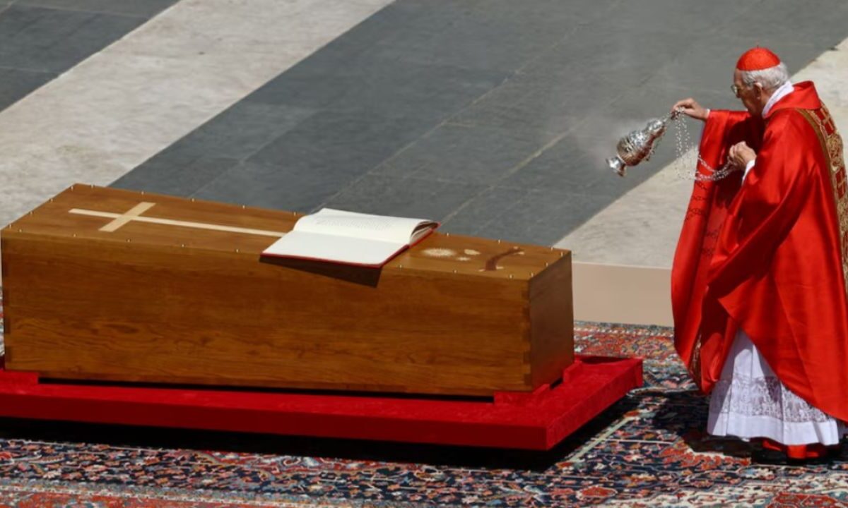 Entierran los restos del papa Francisco en Roma
