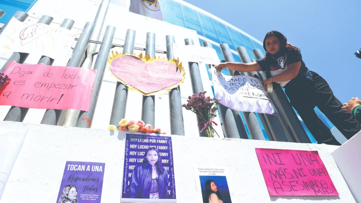 Familiares y compañeros exigieron a la Fiscalía de Jalisco pronta respuesta.