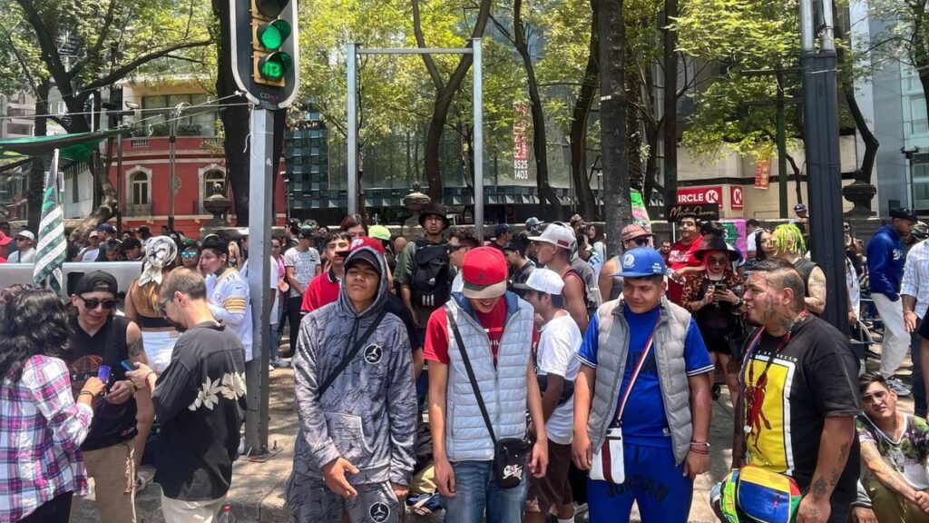 Exigen espacios públicos para fumar marihuana en CDMX. Noticias en tiempo real