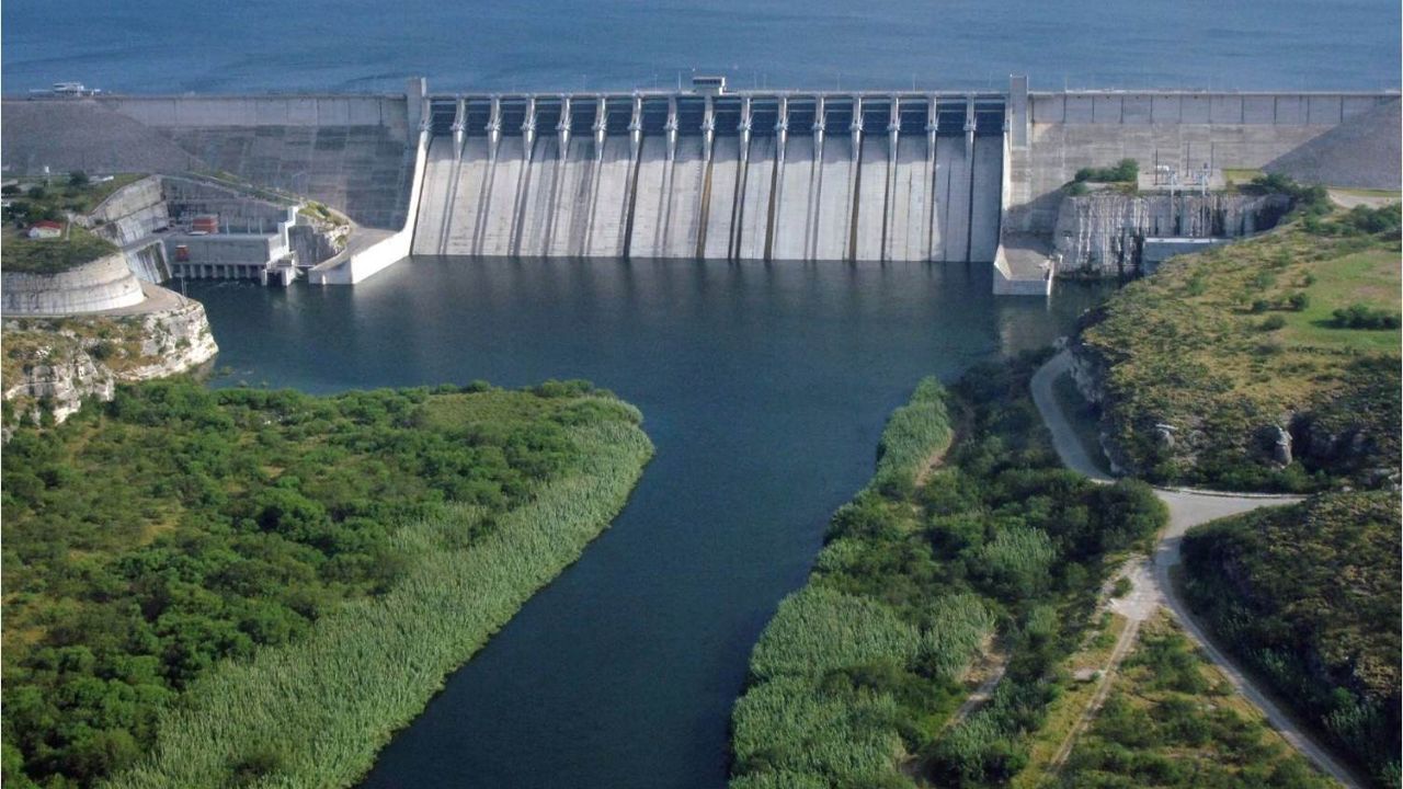 Gobierno de Acuña externa alarma por extracción de agua de la presa La Amistad