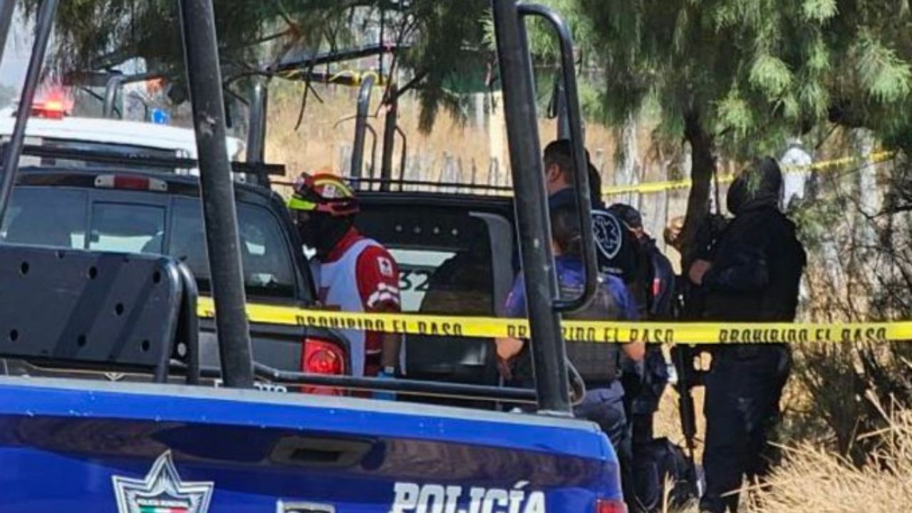 Elementos de Seguridad de los tres niveles de gobierno y paramédicos se desplazaron a la carretera Salamanca-Celaya, Guanajuato.