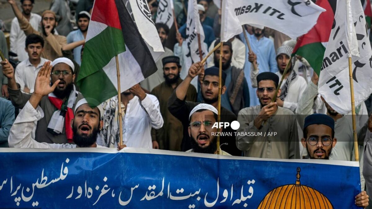 El movimiento islamista Hamás rechazó la tregua propuesta por Israel y pidió un acuerdo completo, mientras nuevos bombardeos afectan Gaza.