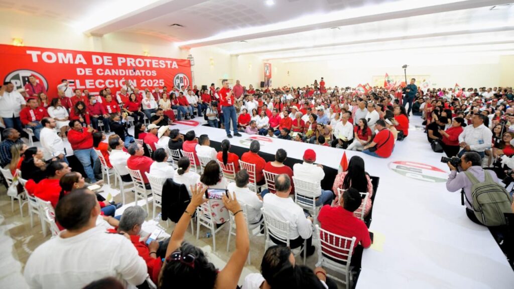 El presidente del Comité Ejecutivo Nacional del PRI, Alejandro Moreno Cárdenas, tomó protesta a candidaturas a presidencias municipales en Veracruz.