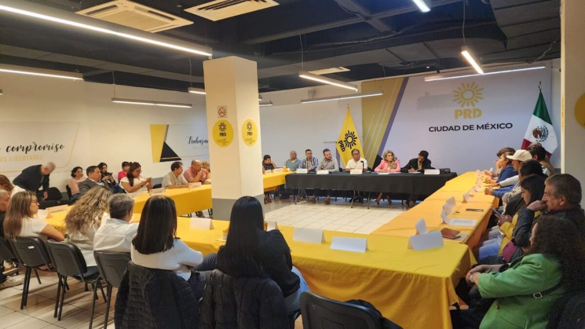 Las y los consejeros electorales ordenaron que los actuales dirigentes de la Revolución Democrática no pueden continuar al frente del organismo.