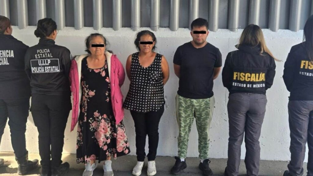 Autoridades mexiquenses ingresaron al penal de Chalco a Carlota "N" y a sus hijos, Eduardo "N" y Mariana "N".