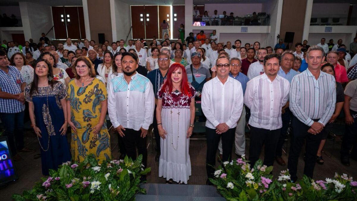 Instruye la gobernadora Layda Sansores a romper la monotonía en la prestación del servicio y que los empleados estatales de Campeche laboren en ambientes de felicidad.
