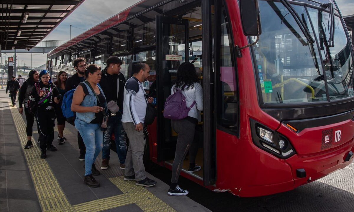 Llaman a garantizar condiciones de transporte público para personas de talla baja en la CDMX.