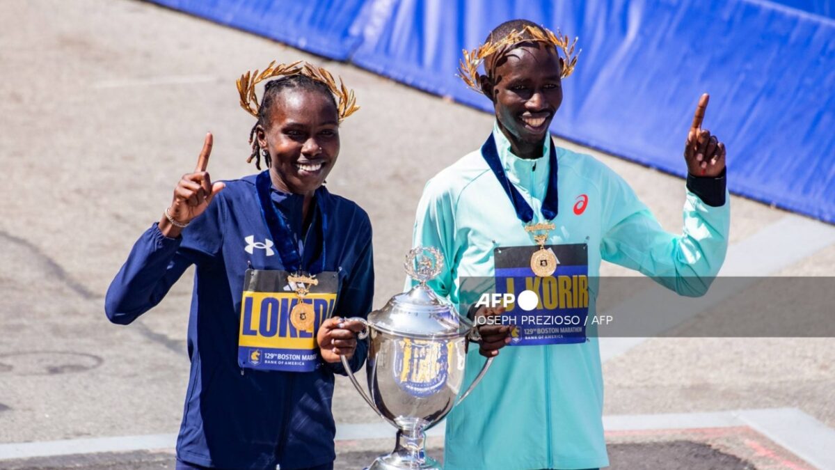 Sharon Lokedi ganadora en rama femenil en el Maratón de Boston