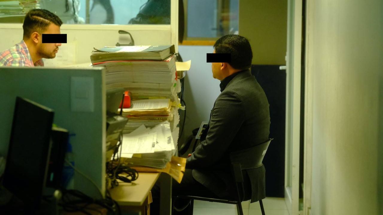 Los Alegres del Barranco acuden a comparecer ante la Fiscalía de Jalisco.