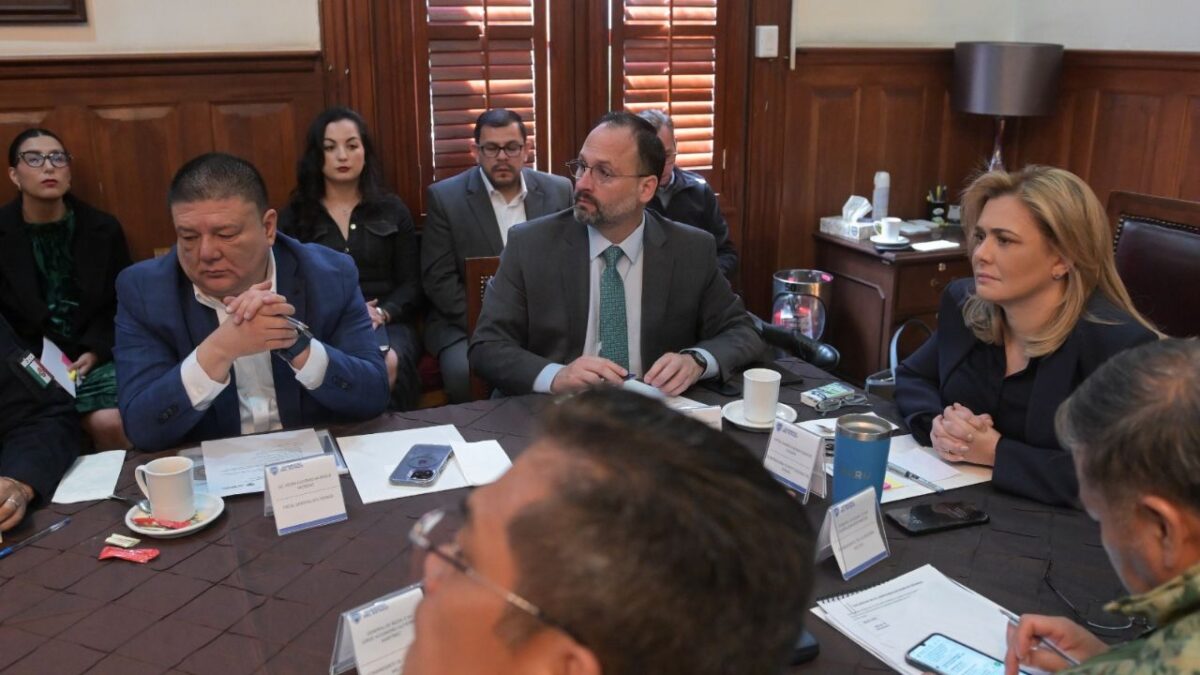 La Mesa Estatal de Construcción de Paz, encabezada por Maru Campos, analizó los avances de la implementación del programa federal Senderos Seguro, en zonas urbanas consideradas de alto riesgo.