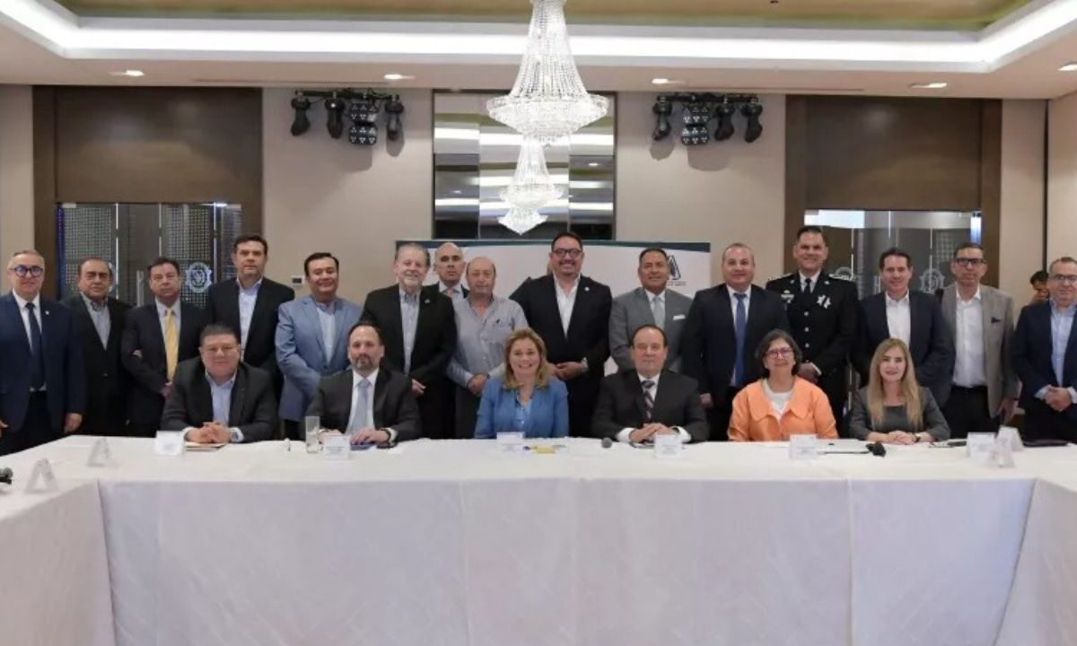 Maru Campos dialogó con los representantes del gremio y, en conjunto con miembros de su gabinete, se refrendó el objetivo de mantener el trabajo coordinado.
