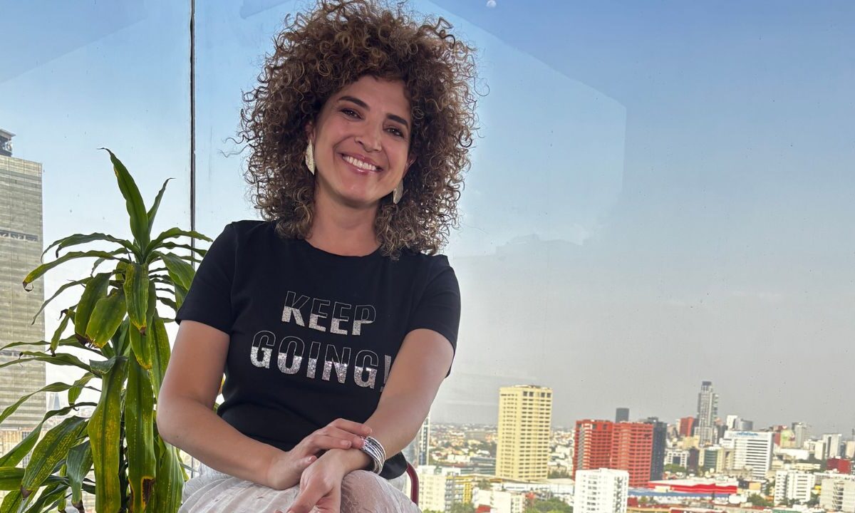 Esta Historia es un testimonio del talento femenino en la música, ya que fue compuesto, producido, mezclado y masterizado en su mayoría por mujeres. 