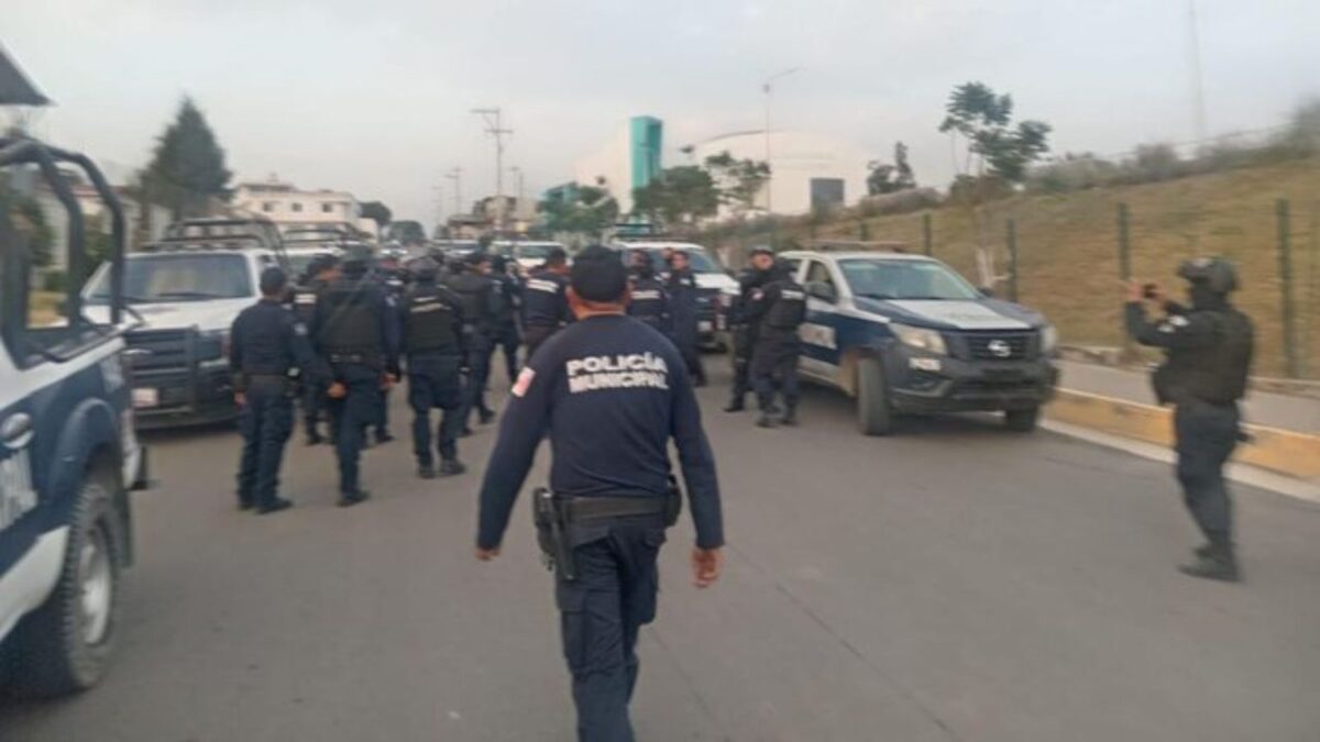 Tras intento de linchamiento colonos se enfrentan con oficiales en Tlaxcala.