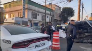 Muere una mujer en la GAM tras volcadura de una grúa