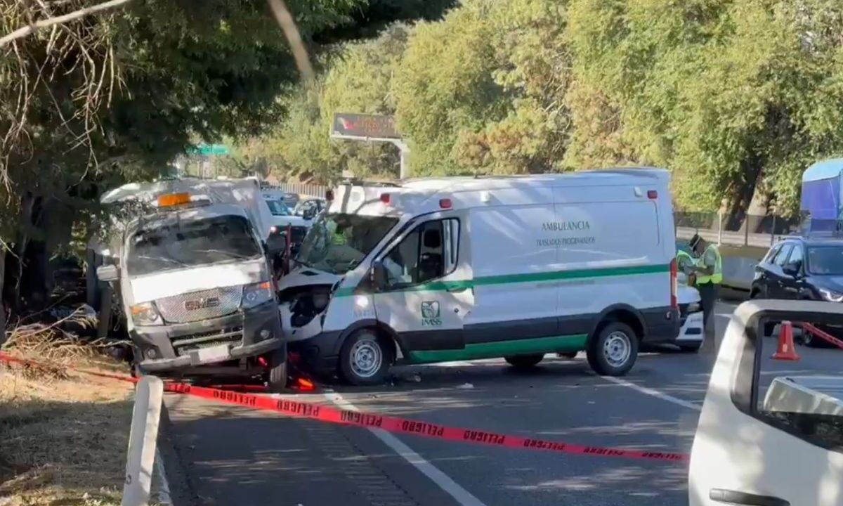 El vehículo que movía el UN 1990 quedó de costado en la carretera.