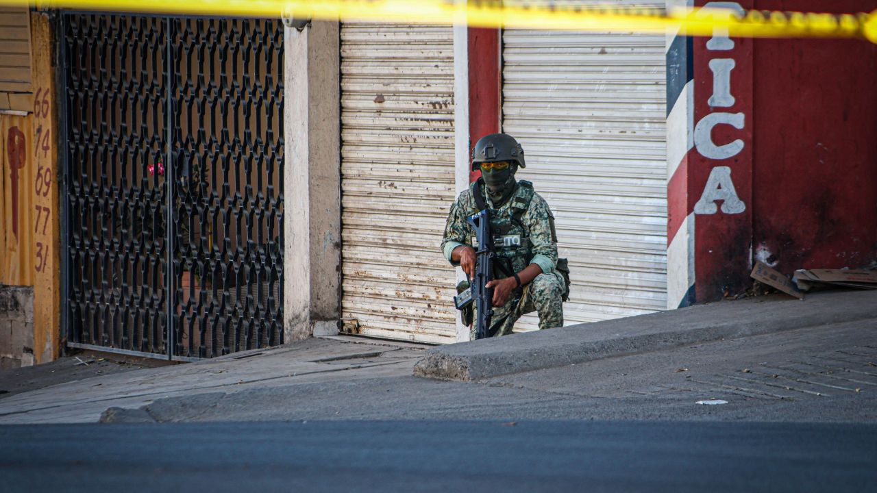 La población de la capital de Sinaloa lleva meses entre fuego cruzado y terror.