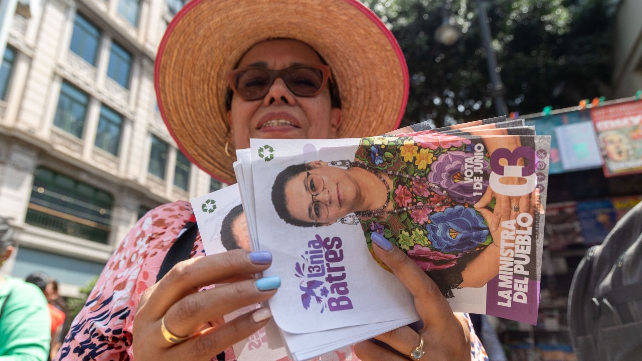 registro de la marca Ministra del Pueblo a Lenia Batres