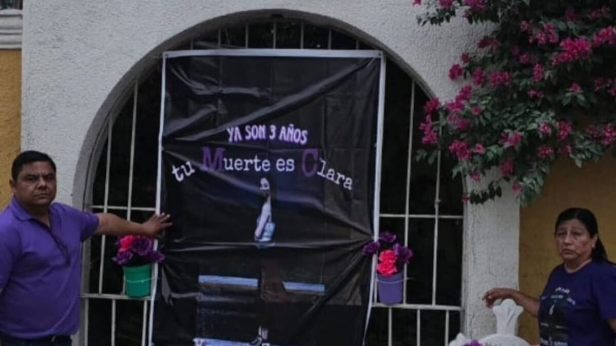 Familia y amigos de la joven, celebraron una misa en memoria de Debanhi Escobar.