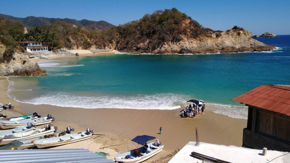 Alfredo Ramírez Bedolla subrayó que históricamente las playas de Michoacán han permanecido limpias y seguras.