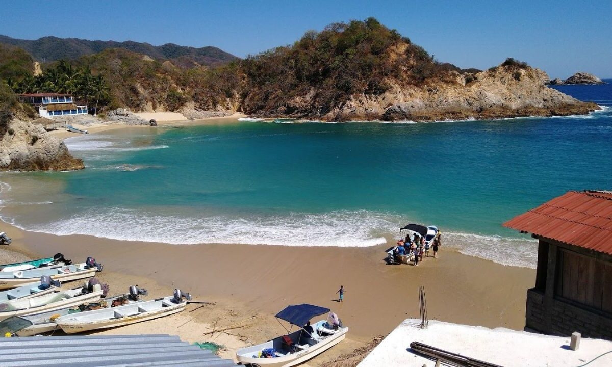 Alfredo Ramírez Bedolla subrayó que históricamente las playas de Michoacán han permanecido limpias y seguras.