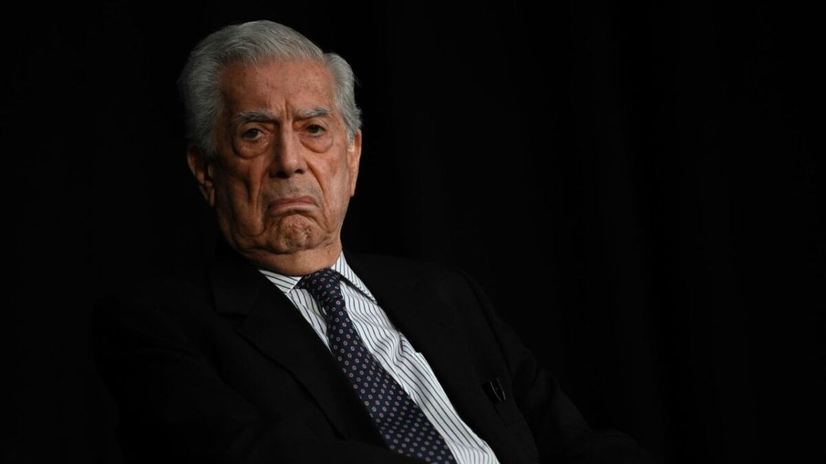 Políticos mexicanos y funcionarios públicos lamentaron el fallecimiento del escritor peruano Mario Vargas Llosa.