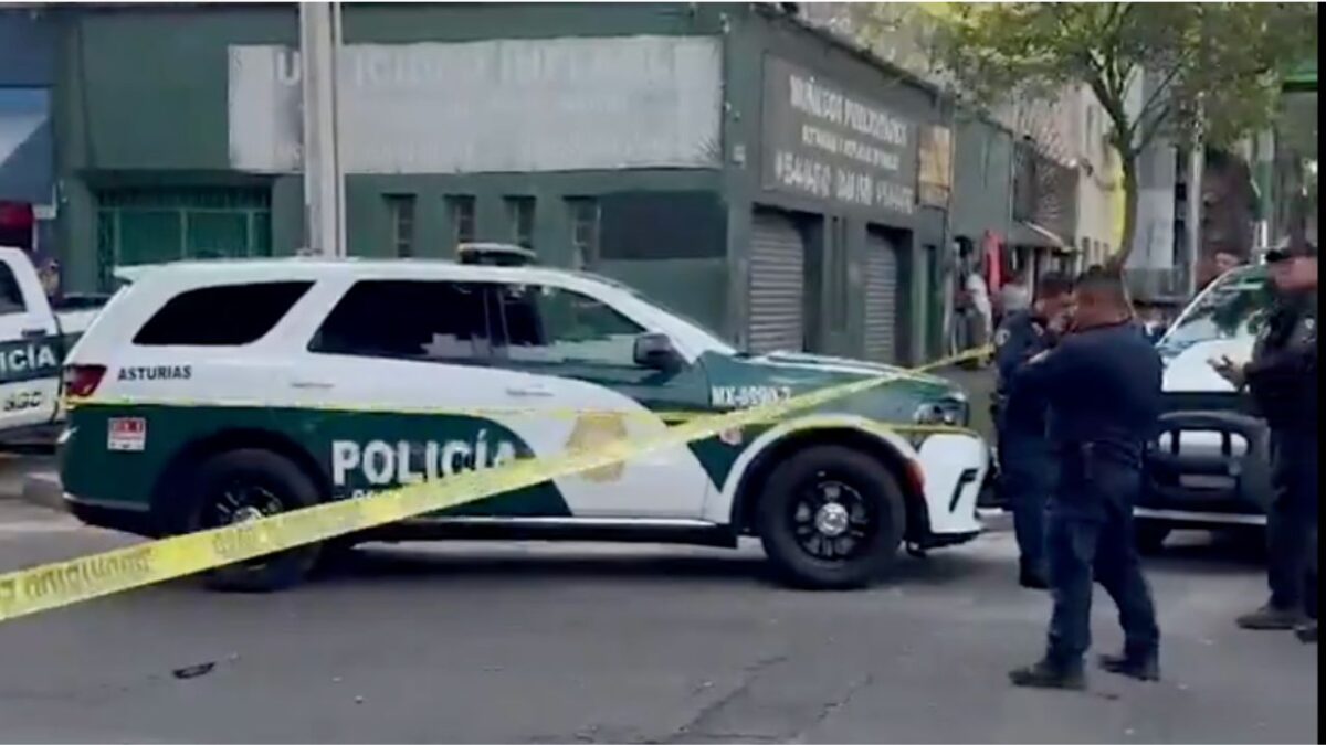 Un hombre murió apuñalado con arma blanca luego de una riña al exterior de un hotel en calles de la Colonia Obrera en la Cuauhtémoc.